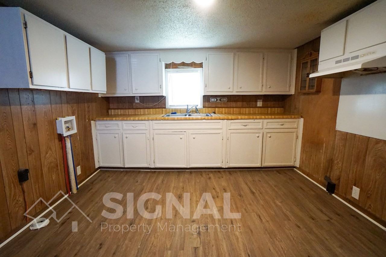 1405 6th Ave - Photo 6 of 16