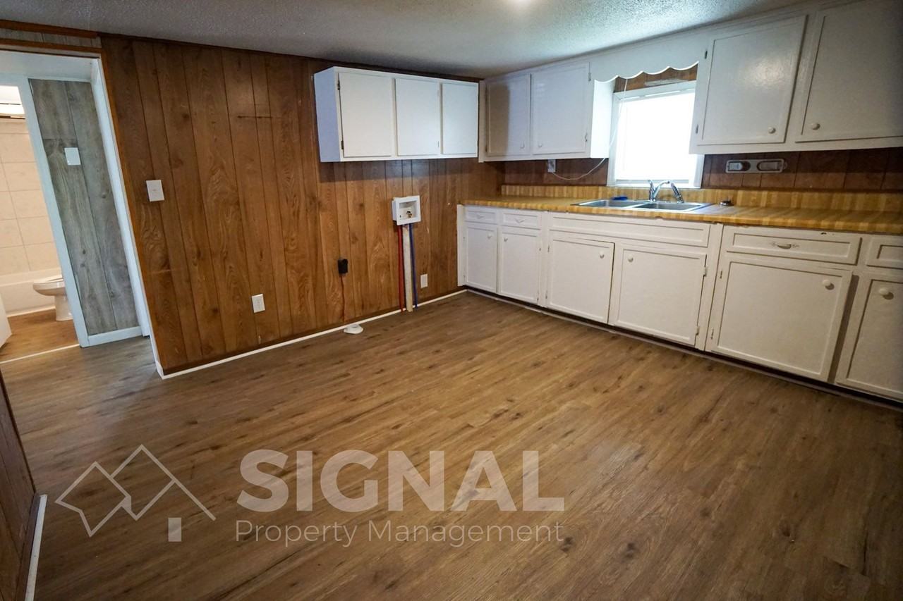 1405 6th Ave - Photo 7 of 16
