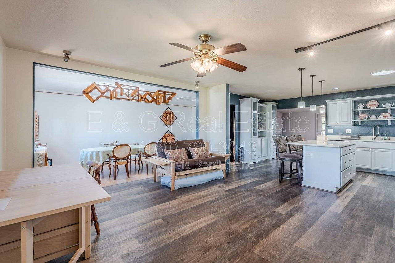 1022 W Apollo Ave - Photo 4 of 50