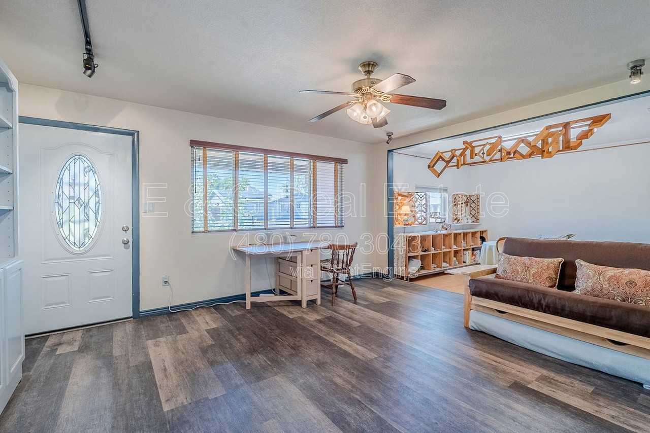 1022 W Apollo Ave - Photo 5 of 50