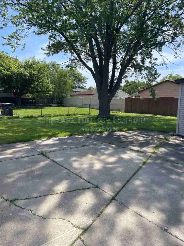 3900 171st St - Photo 2 of 26