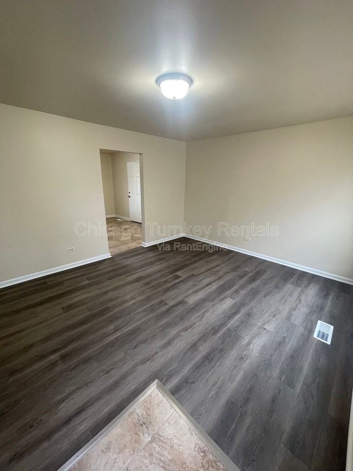 3900 171st St - Photo 6 of 26