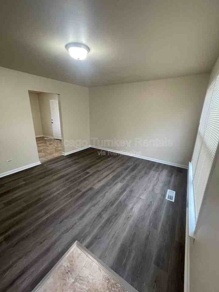 3900 171st St - Photo 7 of 26