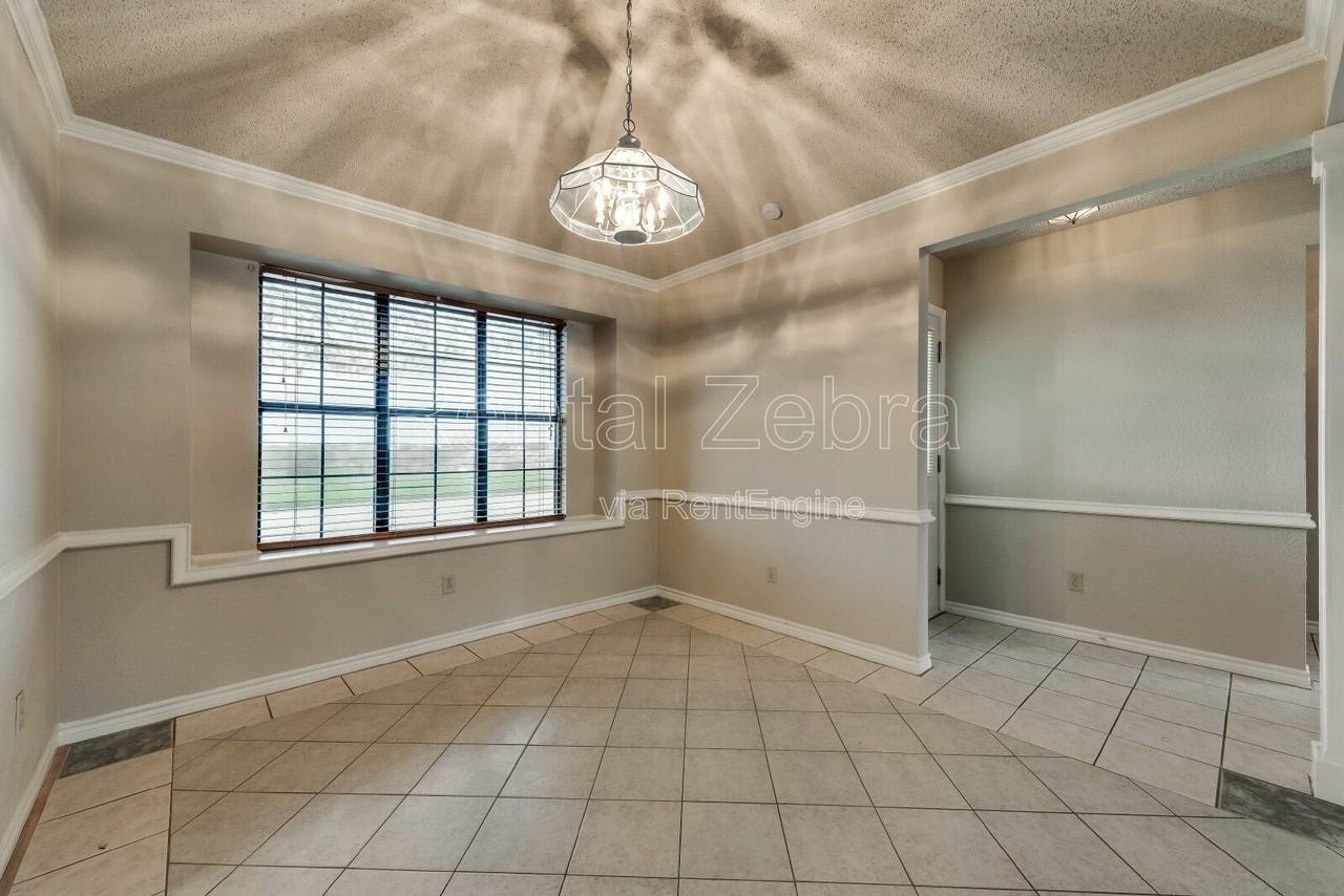 828 Haverford Ln - Photo 5 of 18