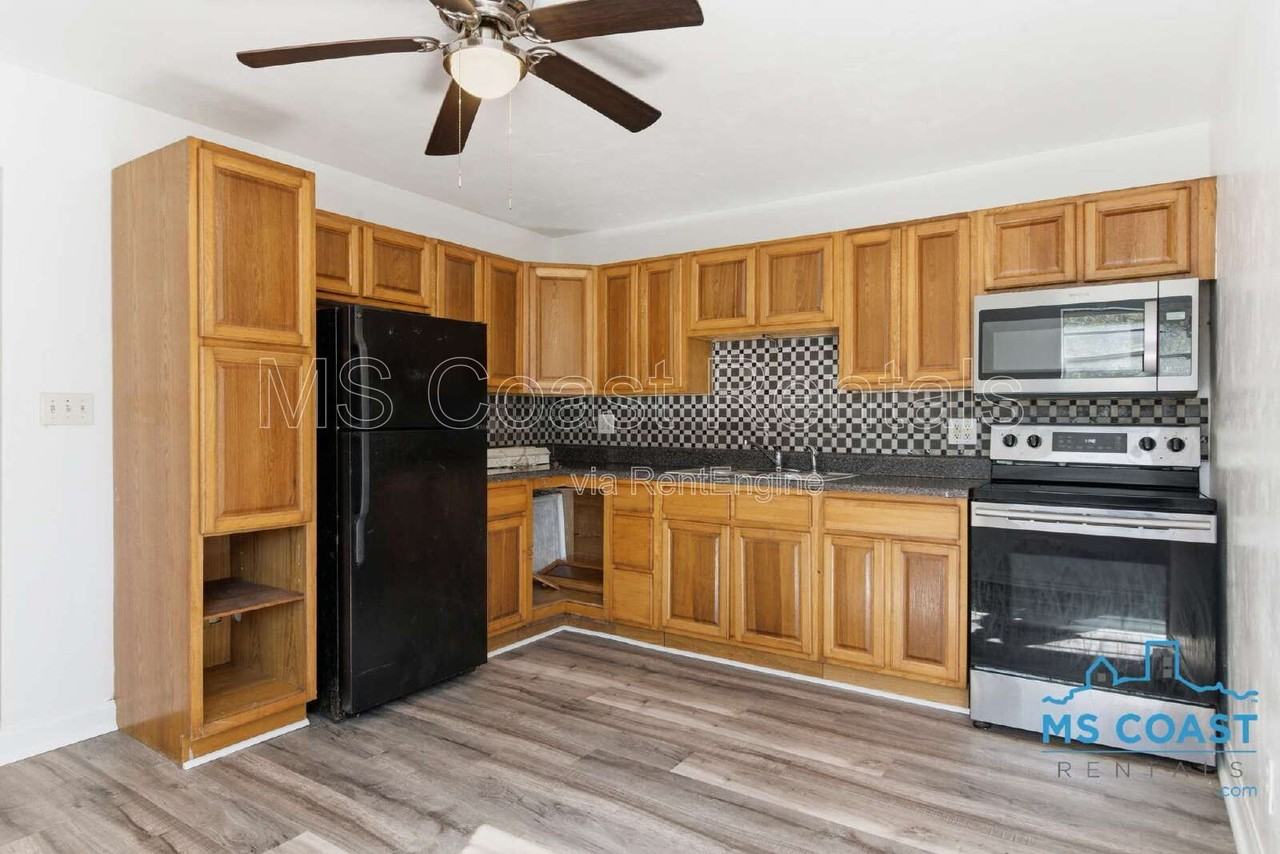 3007 Meteor St - Photo 6 of 19