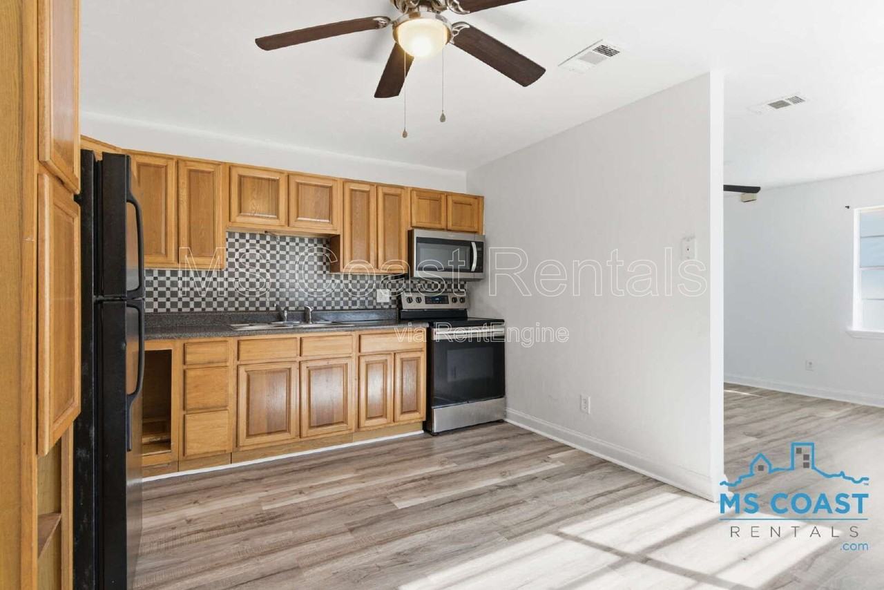 3007 Meteor St - Photo 7 of 19