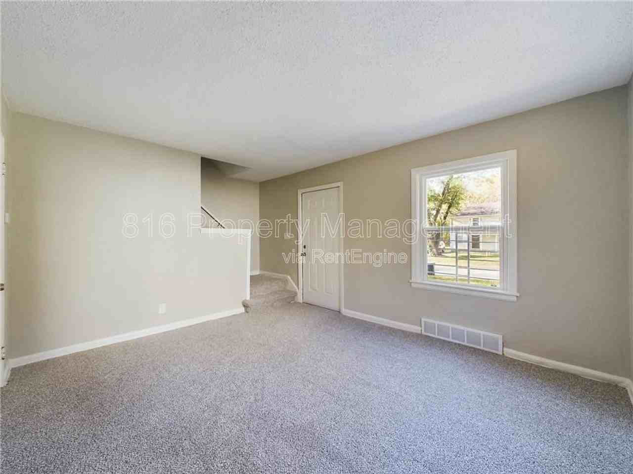 7433 Arleta Blvd - Photo 4 of 10