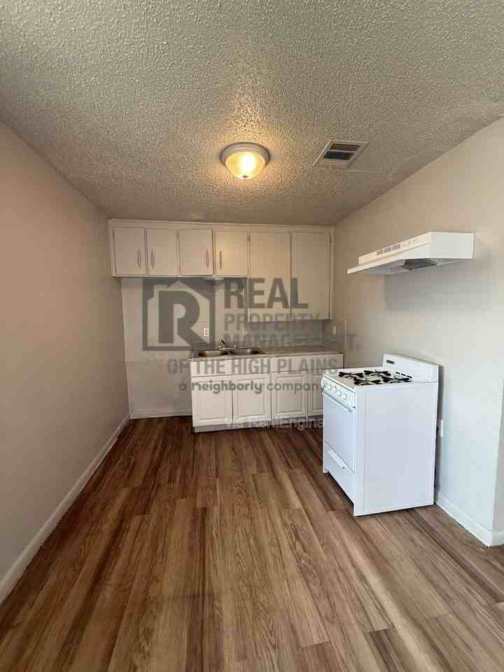 1301 Evergreen St #B - Photo 3 of 5