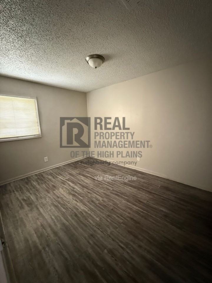 1301 Evergreen St #B - Photo 4 of 5