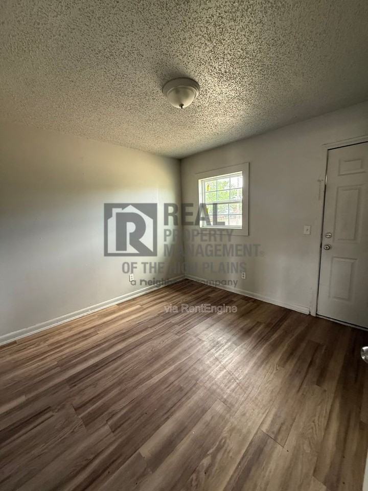 1301 Evergreen St #B - Photo 5 of 5