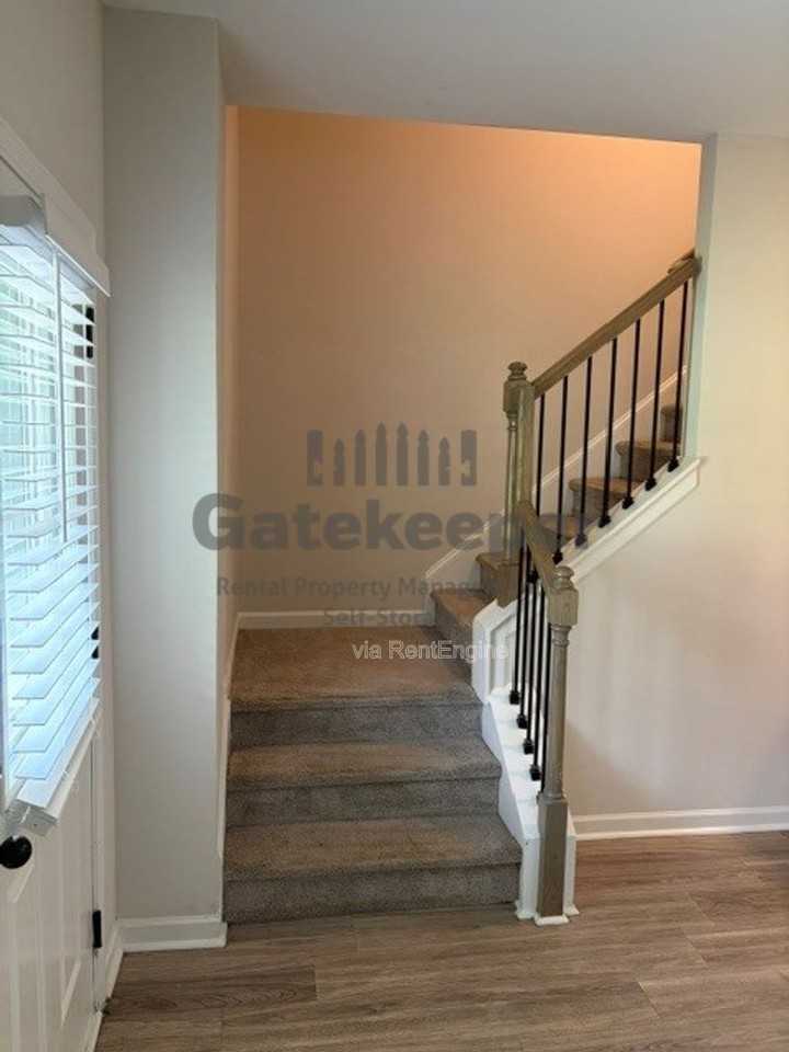 205 Valley View Dr - Photo 4 of 24