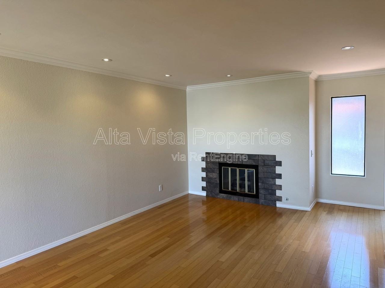 2849 E St #17 - Photo 4 of 20