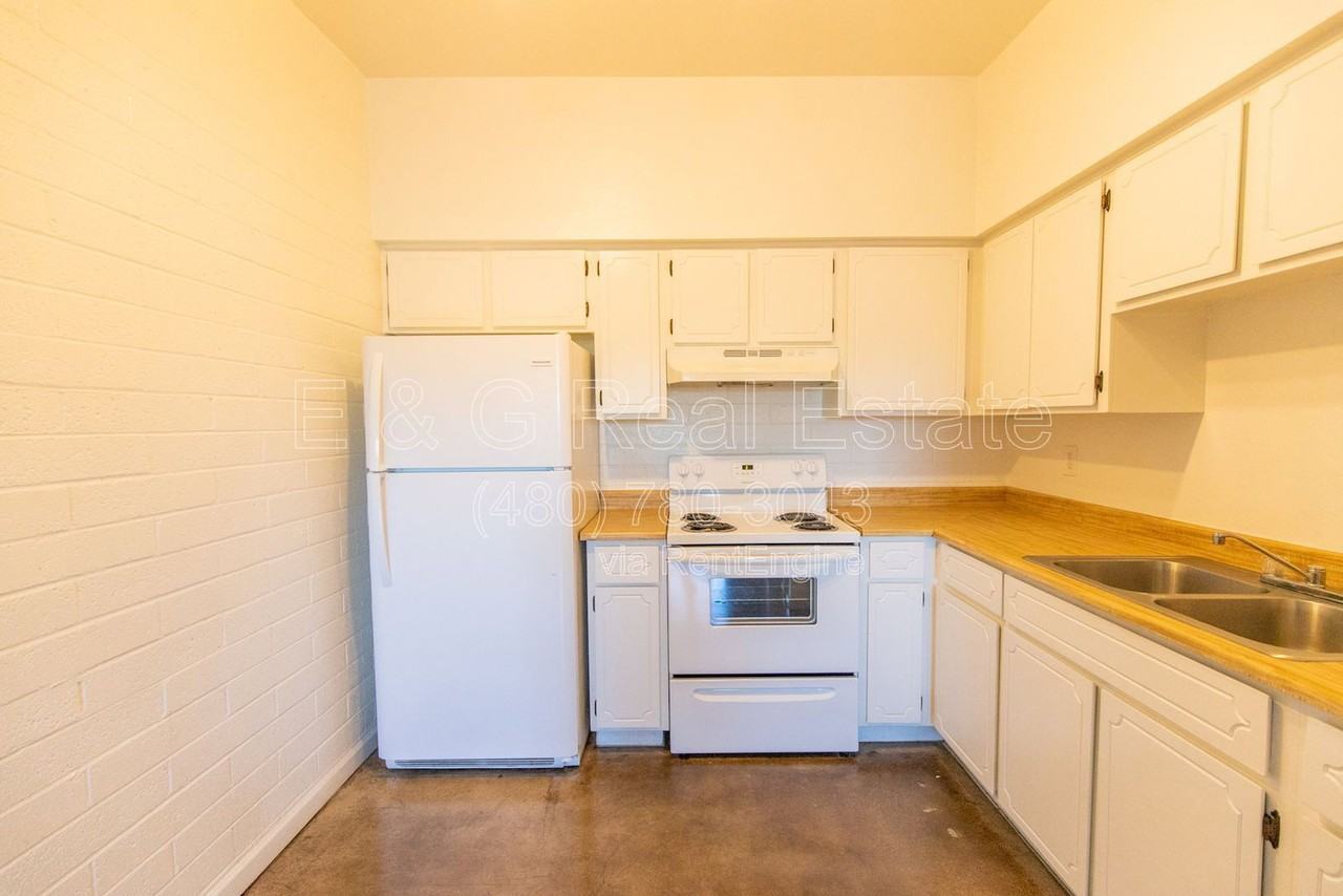 1337 W 3rd St #1 - Photo 6 of 15
