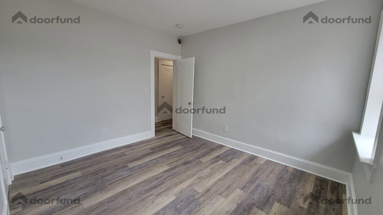 1004A Main St #3 - Photo 2 of 18