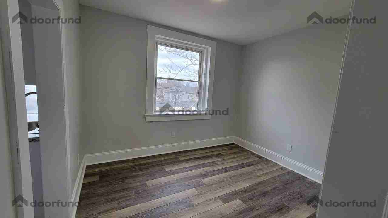 1004A Main St #3 - Photo 3 of 18