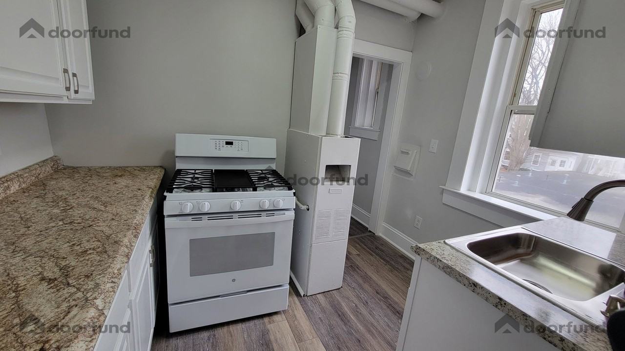 1004A Main St #3 - Photo 4 of 18
