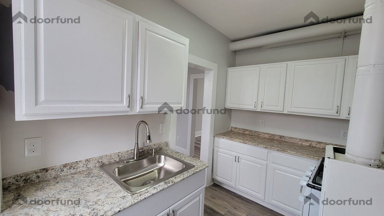 1004A Main St #3 - Photo 5 of 18