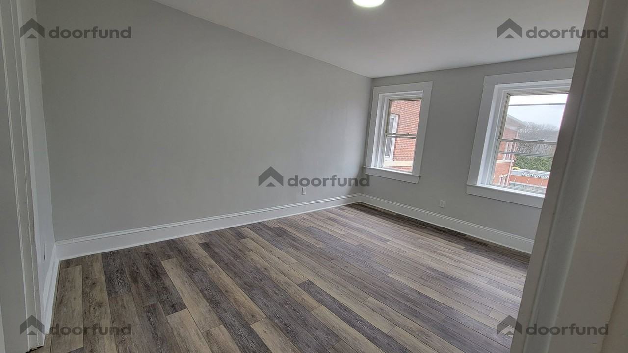 1004A Main St #3 - Photo 6 of 18