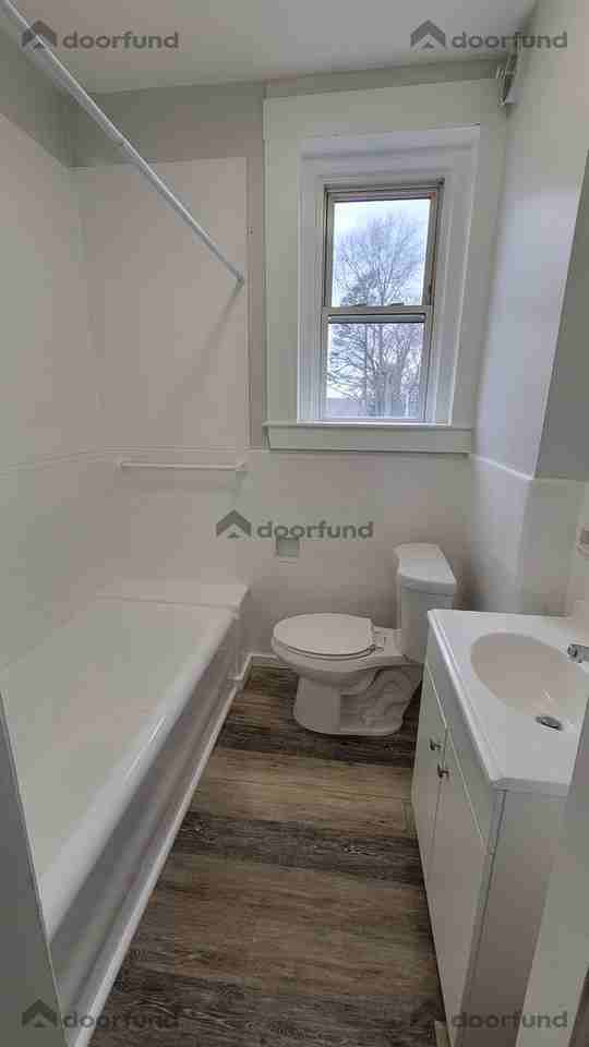 1004A Main St #3 - Photo 7 of 18