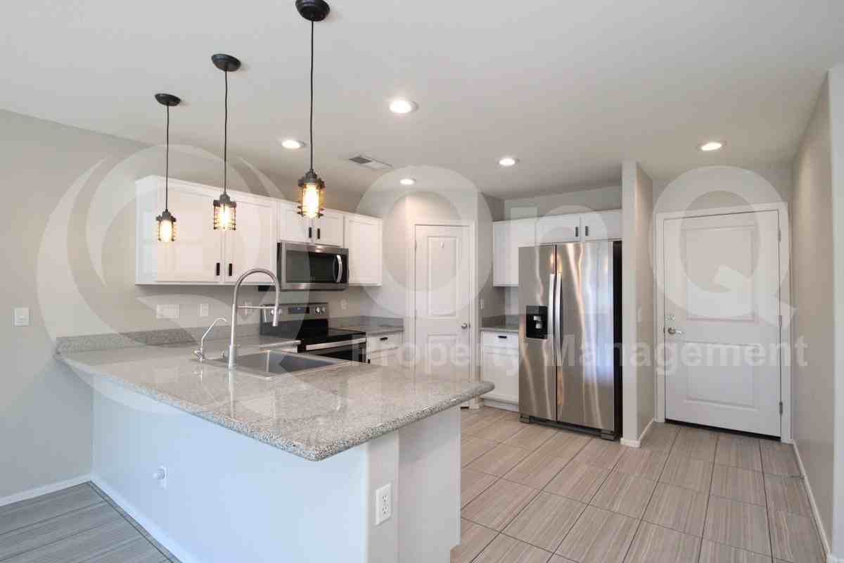 1877 W Overland St - Photo 2 of 22