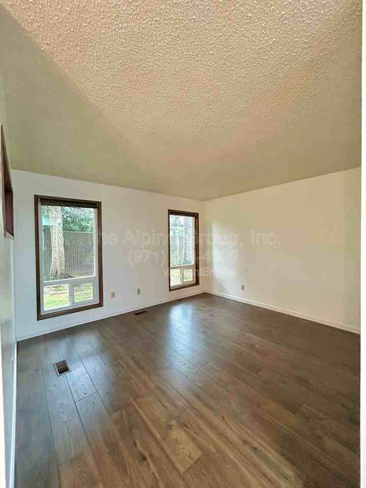 5462 Sw Murray Blvd - Photo 3 of 50