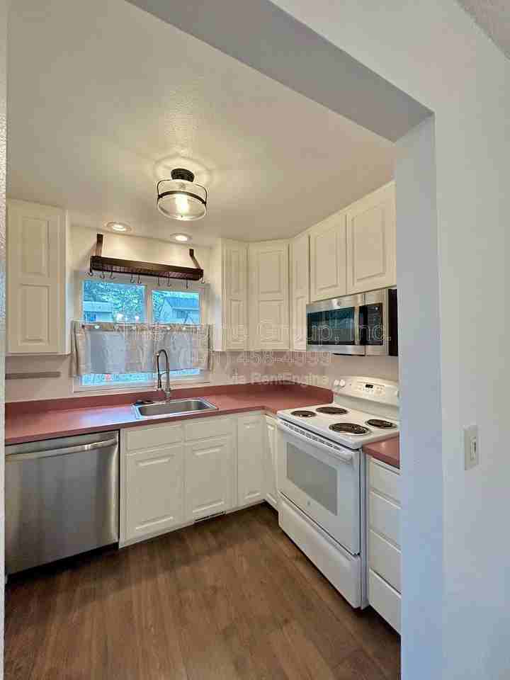 5462 Sw Murray Blvd - Photo 6 of 50