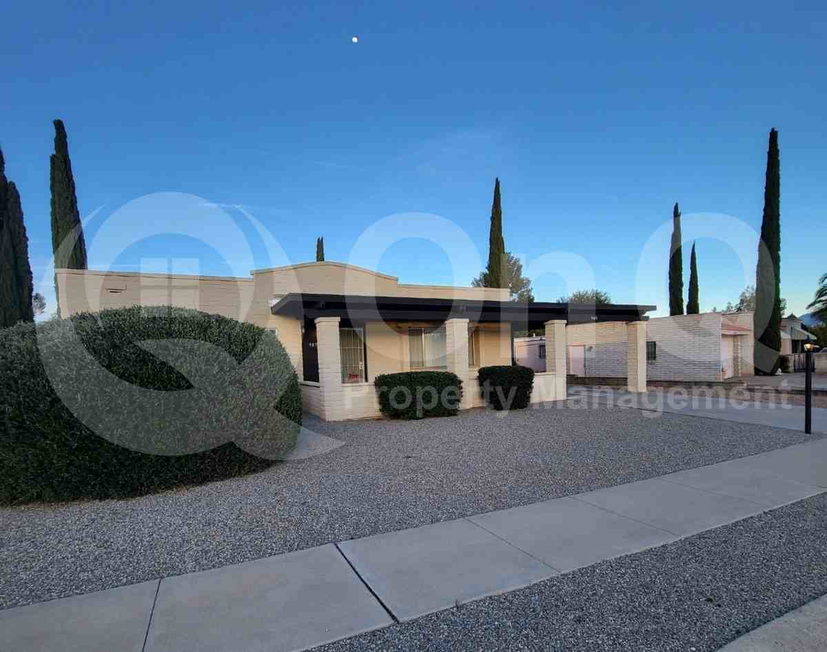 905 S La Bellota - Photo 2 of 14