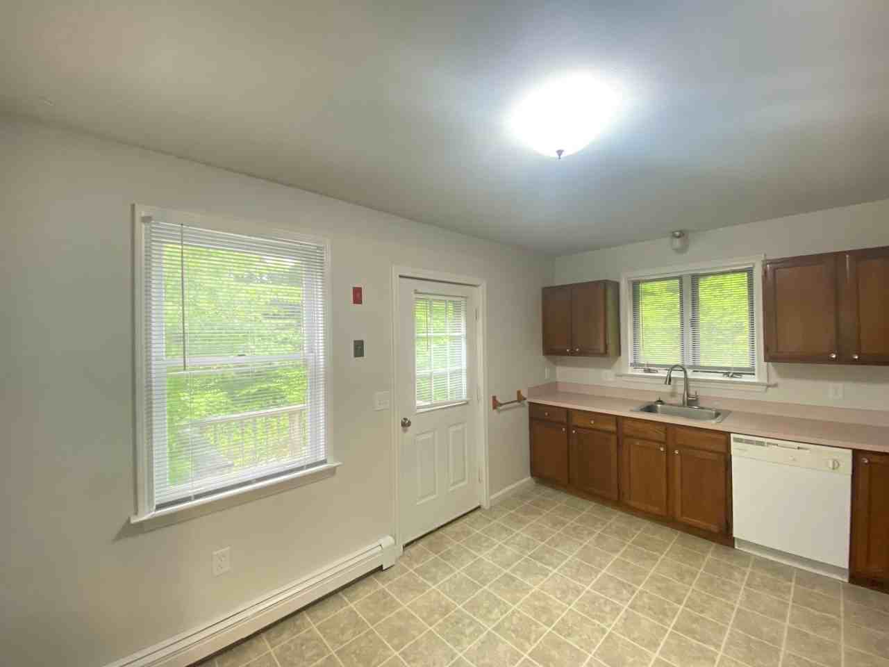 95 Old County Rd N - Photo 3 of 32