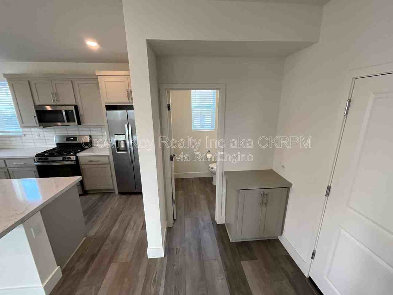 2090 Daimler St - Photo 6 of 21