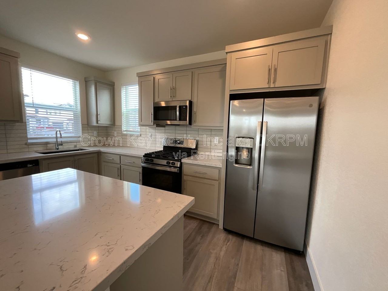 2090 Daimler St - Photo 7 of 21
