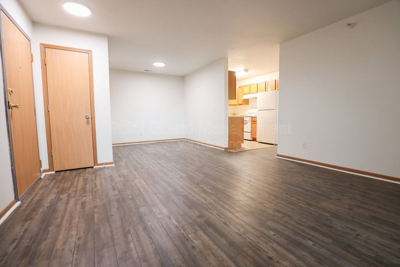 1005 Avenue K #8 - Photo 5 of 24