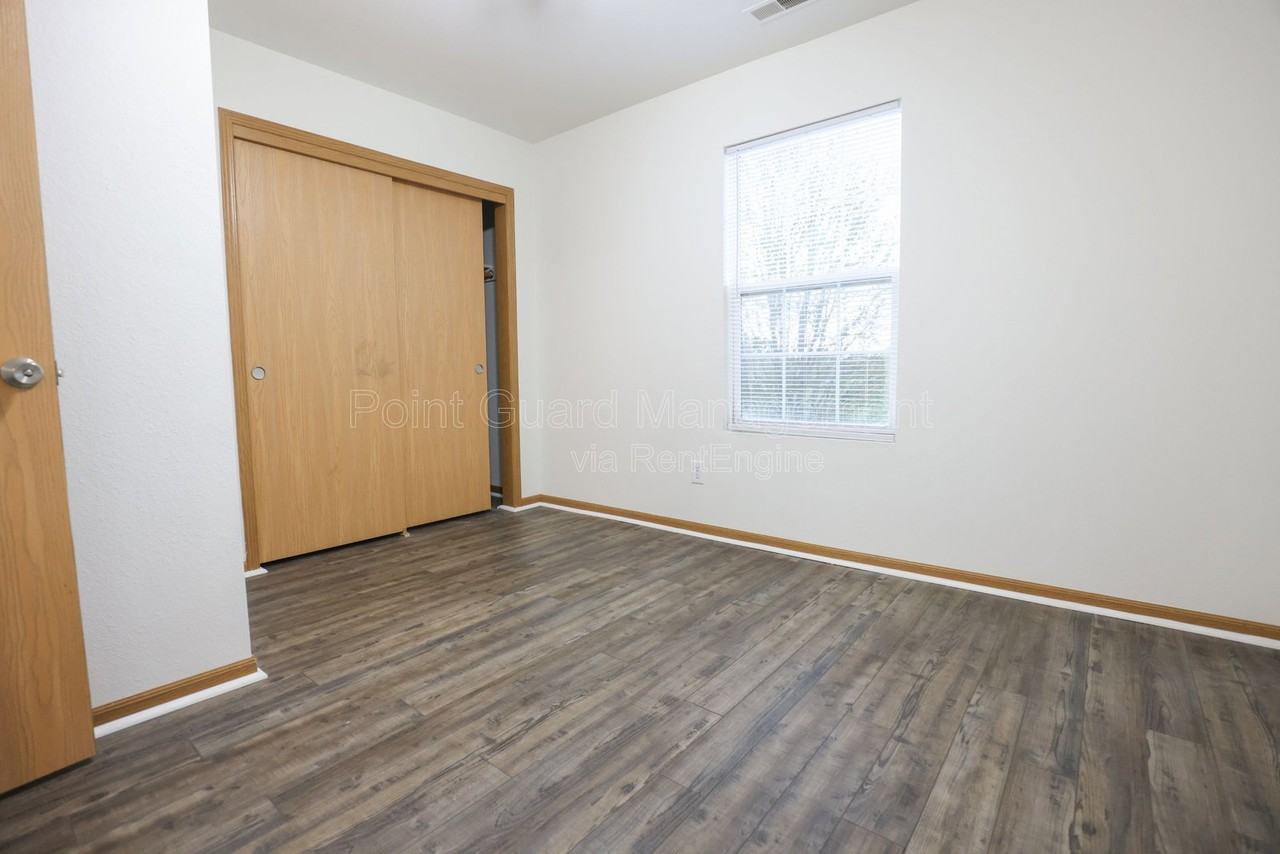 1005 Avenue K #8 - Photo 6 of 24