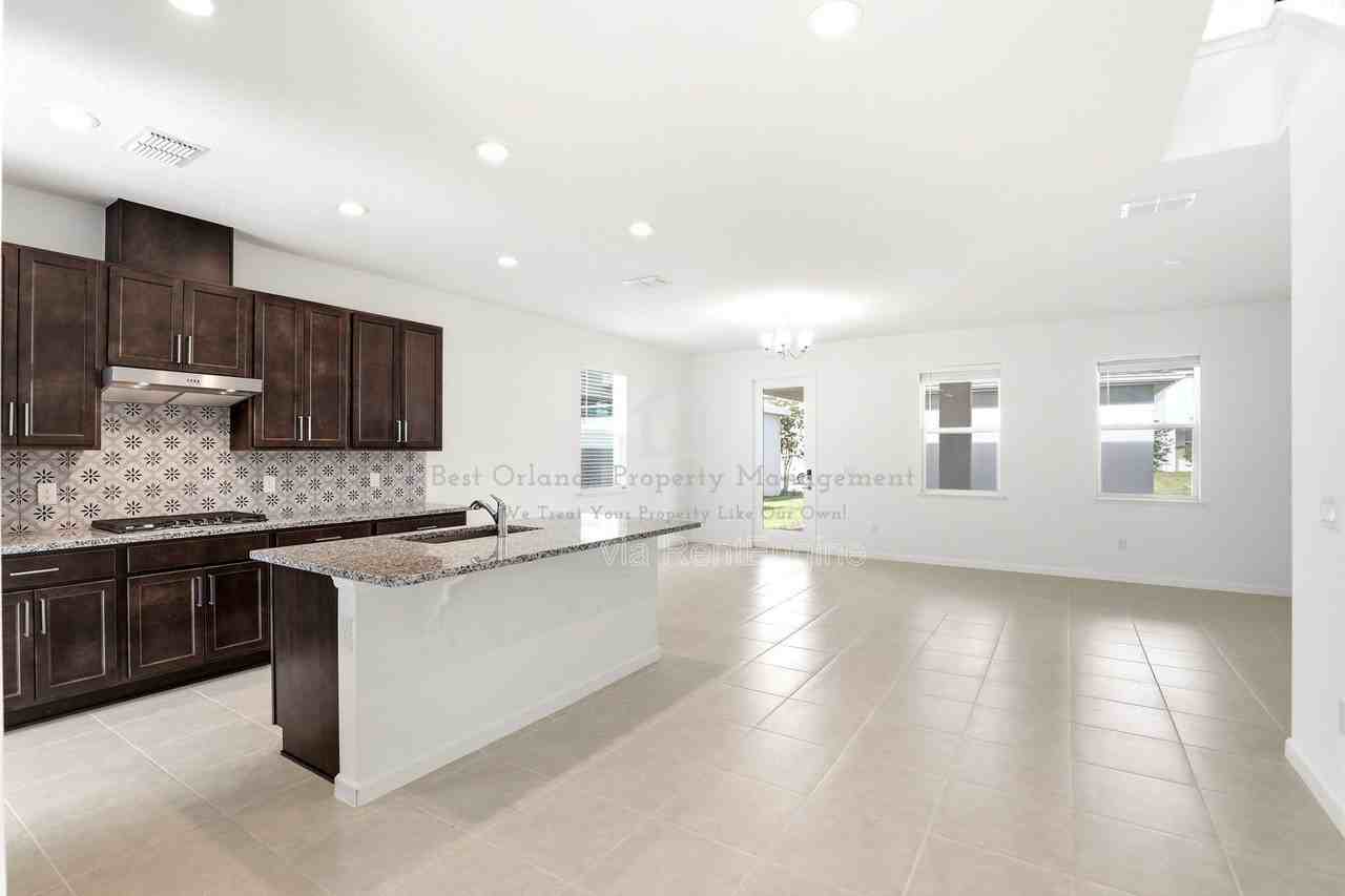 2512 Cedar Rose St - Photo 6 of 38