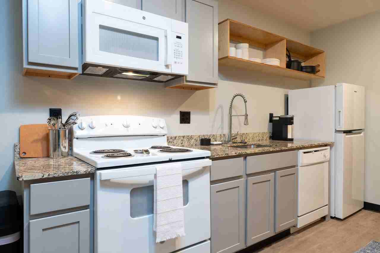 1711 N Vassar Ave - Photo 3 of 26