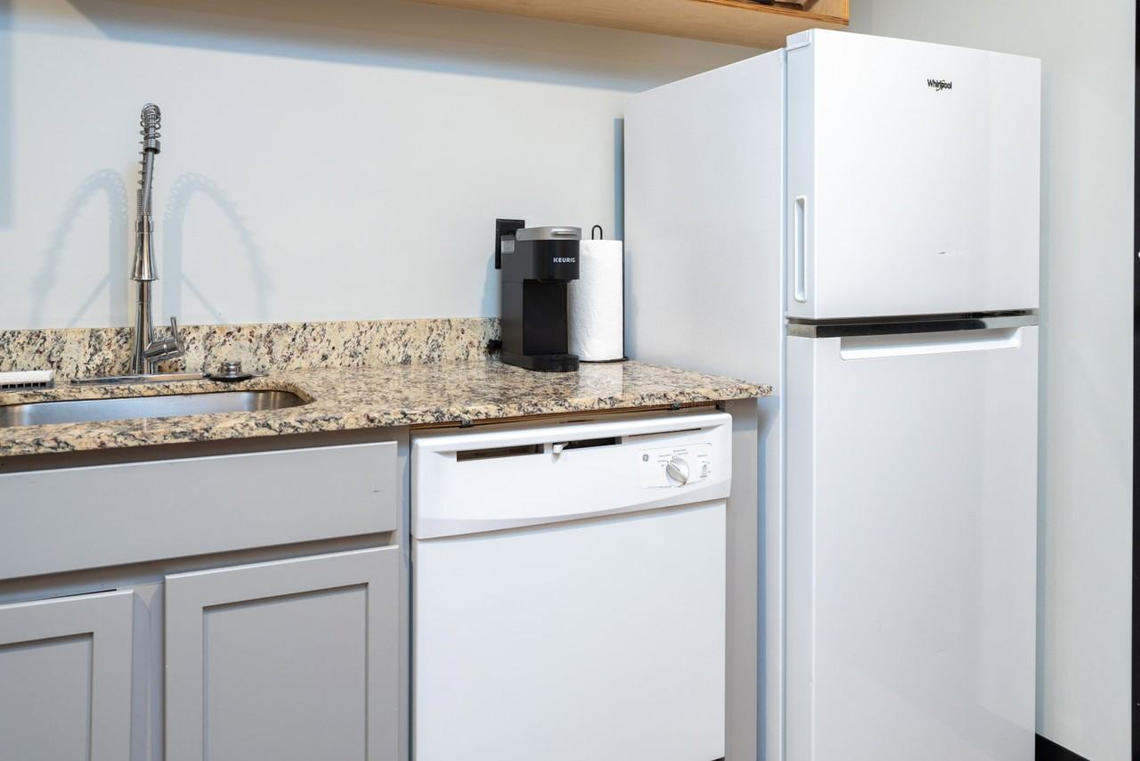 1711 N Vassar Ave - Photo 4 of 26