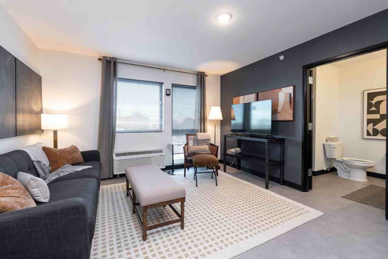 1728 Fairmount St - Photo 2 of 23