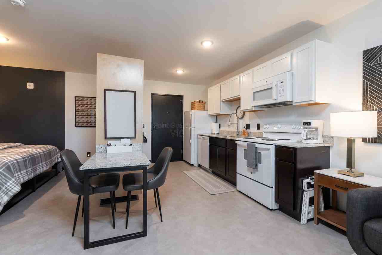 1728 Fairmount St - Photo 6 of 23