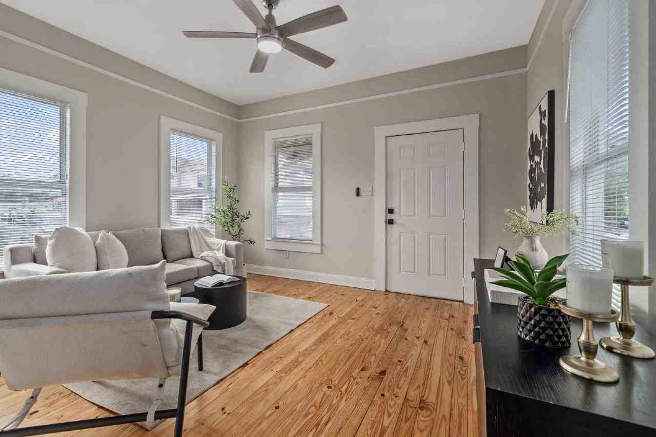2506 1/2 E Columbus Dr - Photo 5 of 23