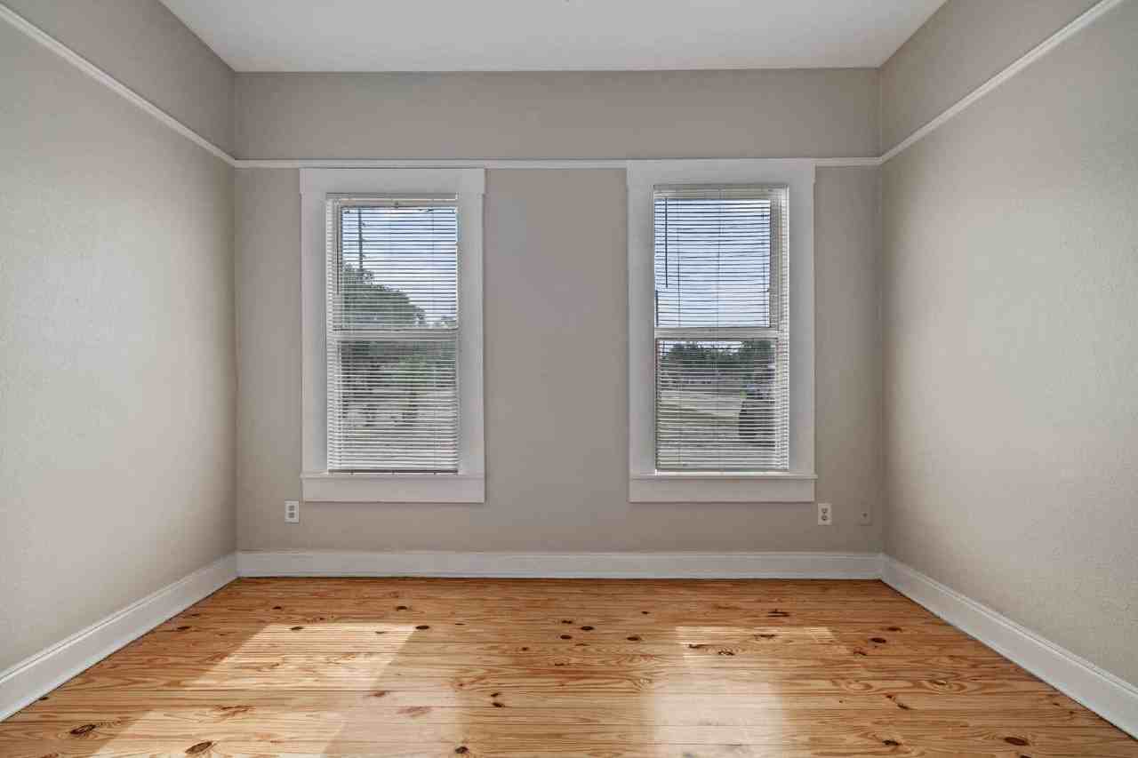 2506 1/2 E Columbus Dr - Photo 7 of 23