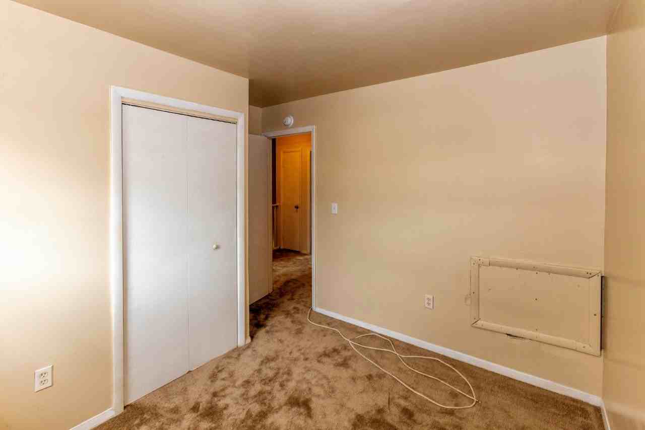 908 Anvil Rd - Photo 2 of 10