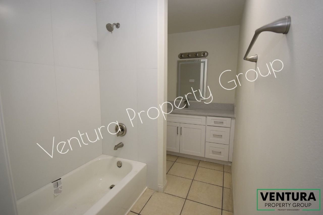 3415 S A St #B - Photo 4 of 6