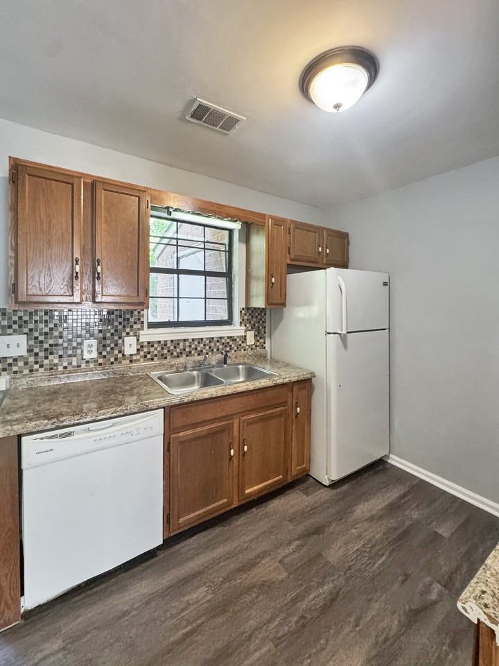 3767 Oakwood Hills Dr - Photo 3 of 10