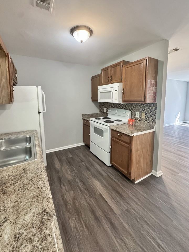 3767 Oakwood Hills Dr - Photo 4 of 10