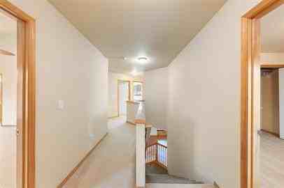261 Sw Oliver Ct - Photo 2 of 34