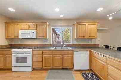 261 Sw Oliver Ct - Photo 5 of 34