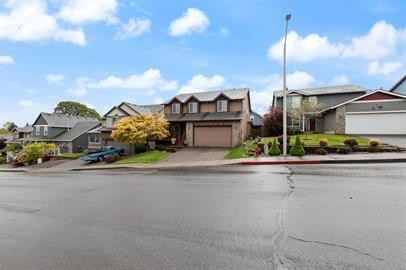 261 Sw Oliver Ct - Photo 7 of 34