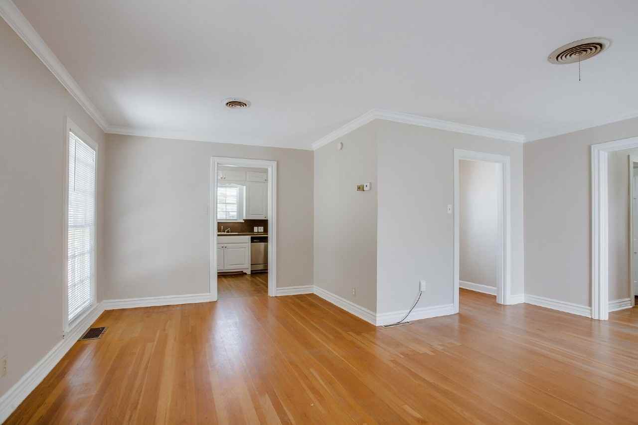 2403 32nd St - Photo 5 of 16