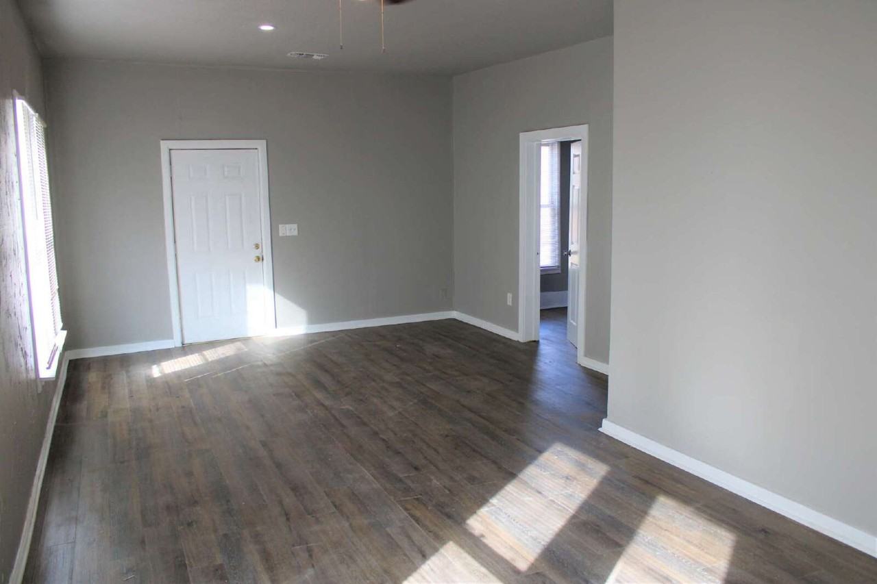 2519 38th St - Photo 4 of 17