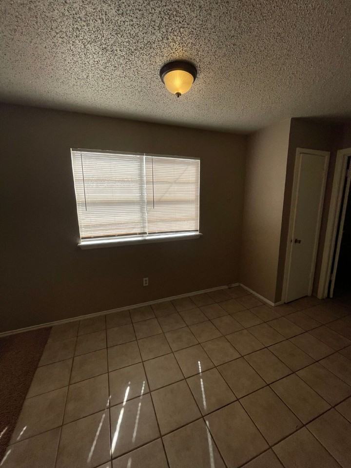 5407 24th St - Photo 4 of 10