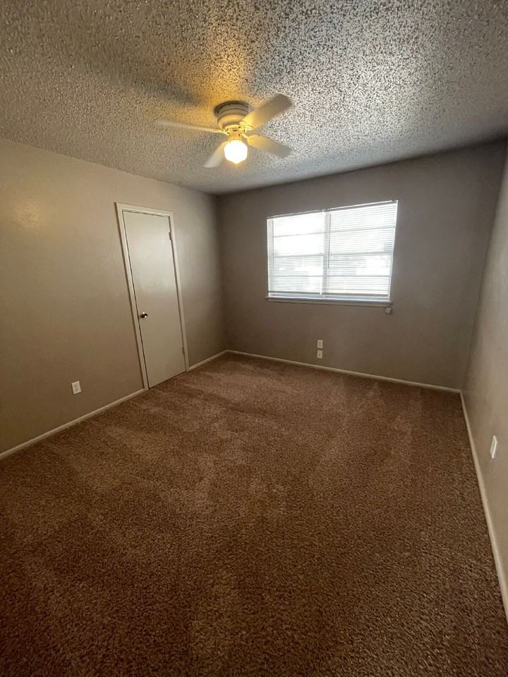 5407 24th St - Photo 5 of 10